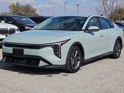 Certified 2025 Kia K4 LXS image 10