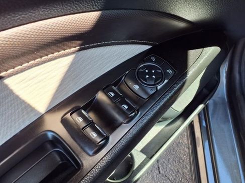 Used 2019 Ford Fusion SE w/ Equipment Group 151A image 17