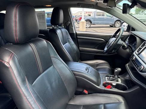 Used 2019 Toyota Highlander SE AWD/4WD image 13