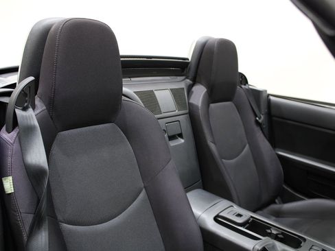 Used 2011 MAZDA MX-5 Miata Touring image 31