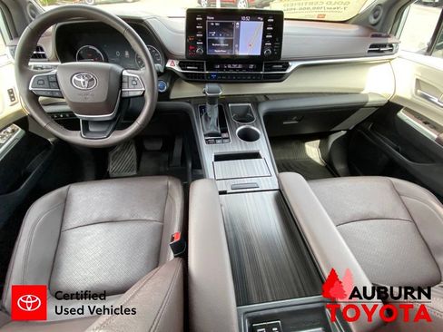Used 2024 Toyota Sienna Platinum AWD/4WD image 29