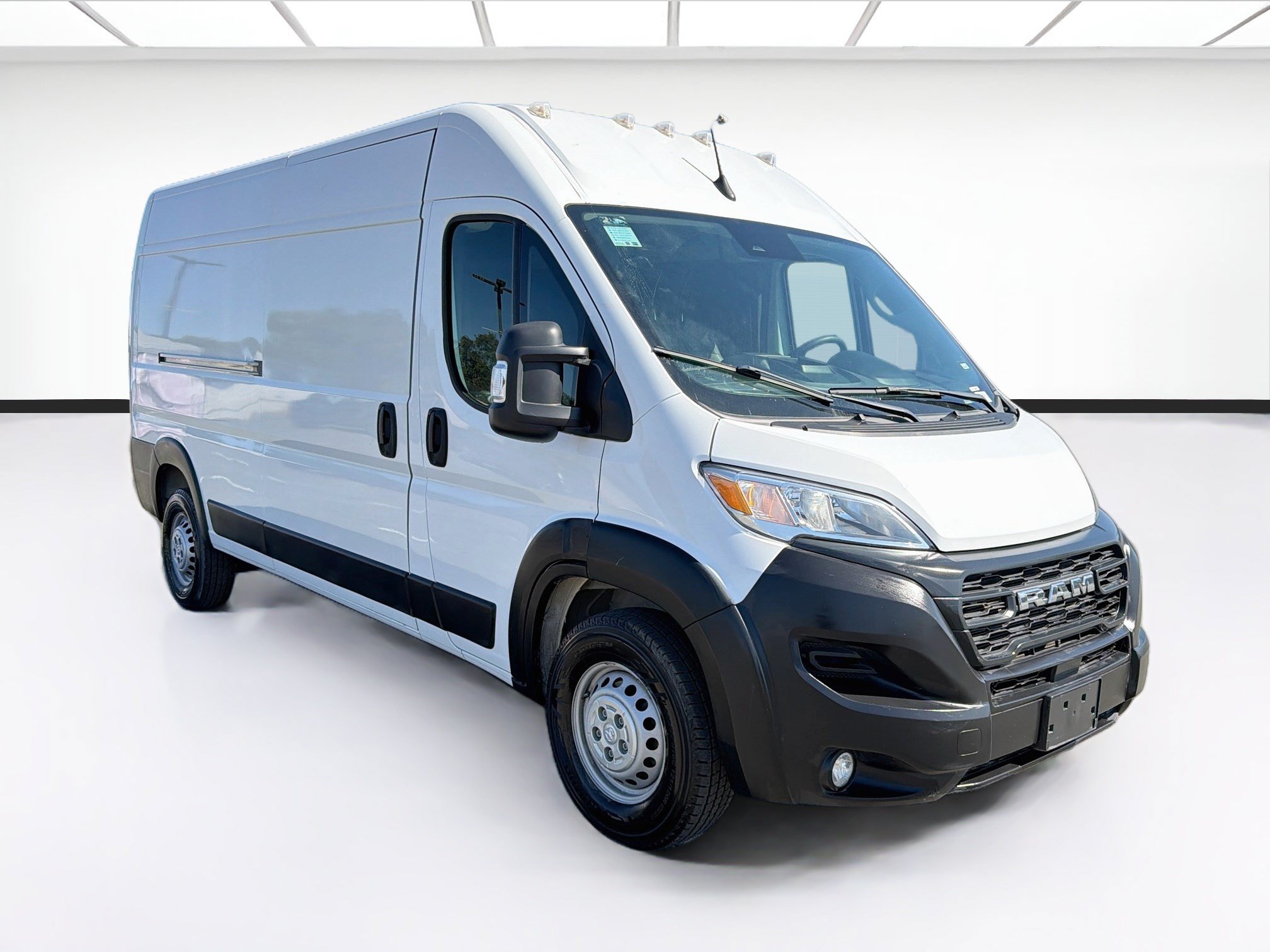 Used 2025 RAM ProMaster 2500 w/ Convenience Group FWD image 3