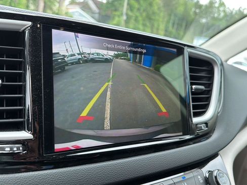 Used 2023 Chrysler Pacifica Touring-L FWD image 23