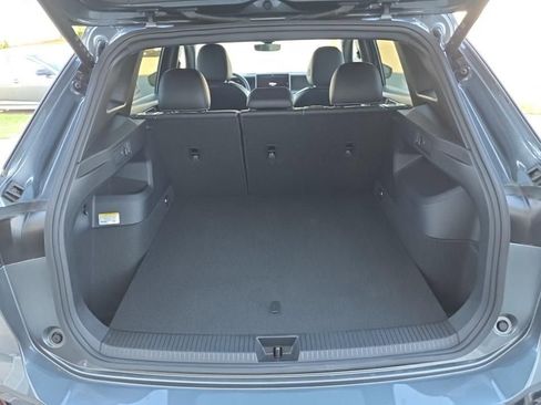 Used 2025 Volkswagen Tiguan SE R-Line image 11