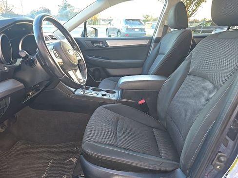 Used 2017 Subaru Outback 2.5i Premium image 8