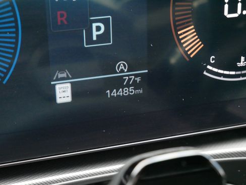 Certified 2024 Hyundai Santa Fe SEL AWD/4WD image 31