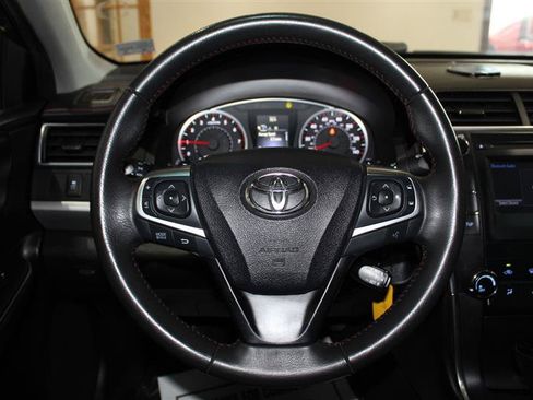 Used 2016 Toyota Camry SE FWD image 15