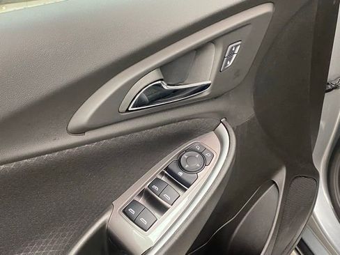 New 2025 Chevrolet Malibu LT image 9