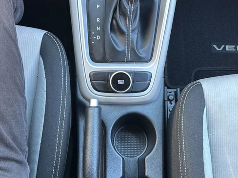 Used 2024 Hyundai Venue SEL image 19