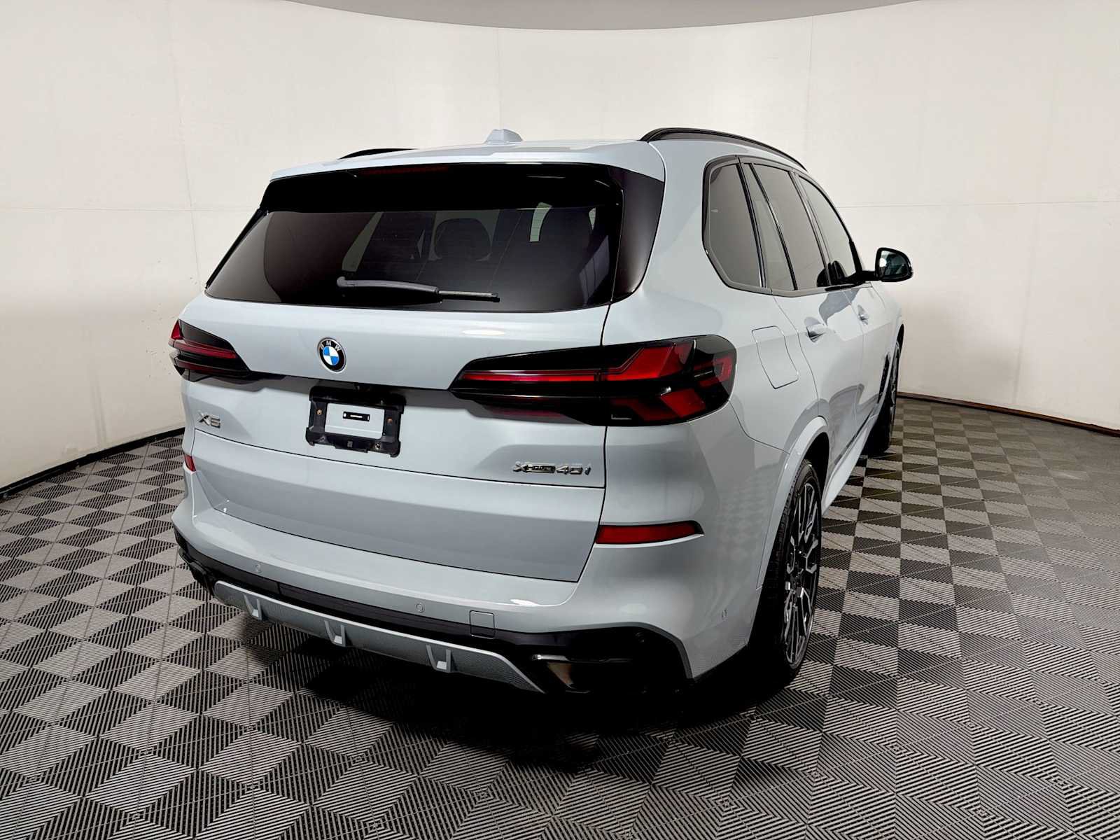 Used 2024 BMW X5 xDrive40i w/ M Sport Package AWD/4WD image 6