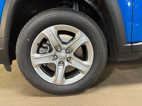 Used 2023 Jeep Compass Latitude w/ Convenience Group AWD/4WD image 24