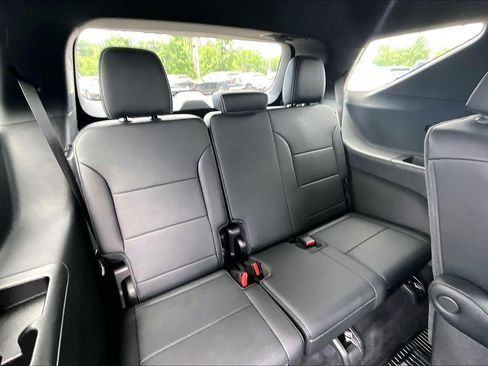 Used 2025 Chevrolet Traverse LT w/ Enhanced Driving Package AWD/4WD image 23