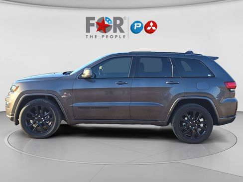 Used 2018 Jeep Grand Cherokee Altitude RWD image 2