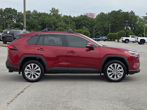 Used 2025 Toyota RAV4 XLE Premium FWD image 6