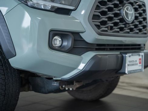 Used 2022 Toyota Tacoma TRD Off-Road w/ TRD Premium Off Road Package AWD/4WD image 13