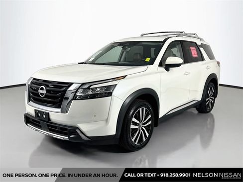 Certified 2024 Nissan Pathfinder Platinum w/ Cargo Package AWD/4WD image 1