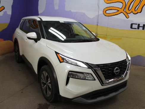 Used 2022 Nissan Rogue SV AWD/4WD image 2