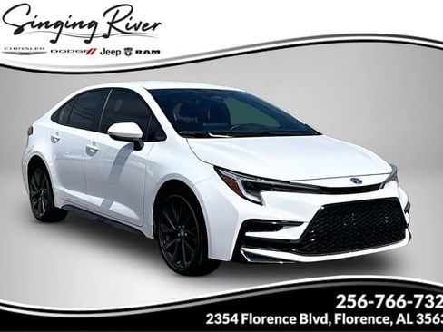 Used 2025 Toyota Corolla SE FWD image 1
