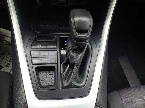 Used 2019 Toyota RAV4 XLE AWD/4WD image 18