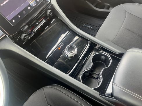 Used 2023 Jeep Grand Cherokee L Laredo image 23