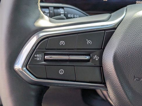 Used 2025 Chevrolet Traverse Z71 w/ Driver Confidence Package image 25