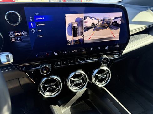 Used 2024 Chevrolet Blazer EV LT image 17