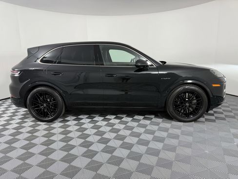 New 2025 Porsche Cayenne Turbo image 8