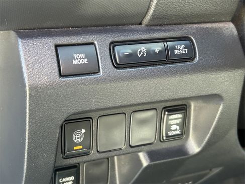 Used 2023 Nissan Frontier SV w/ SV Convenience Package image 23