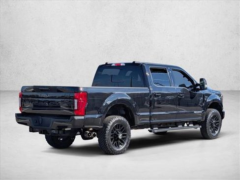Used 2022 Ford F250 Lariat w/ Black Appearance Package image 5