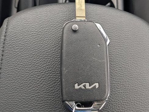 Certified 2025 Kia Soul LX w/ LX Technology Package FWD image 29