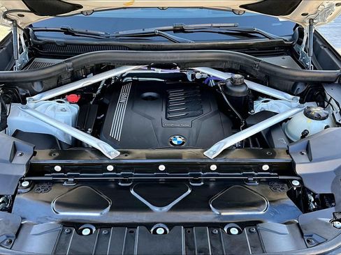 Used 2021 BMW X5 xDrive40i w/ M Sport Package AWD/4WD image 28