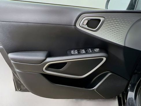 Used 2022 Kia Soul LX w/ Technology Package image 28