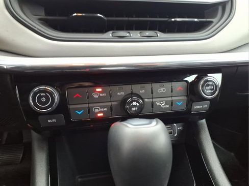 Used 2022 Jeep Compass Limited image 18