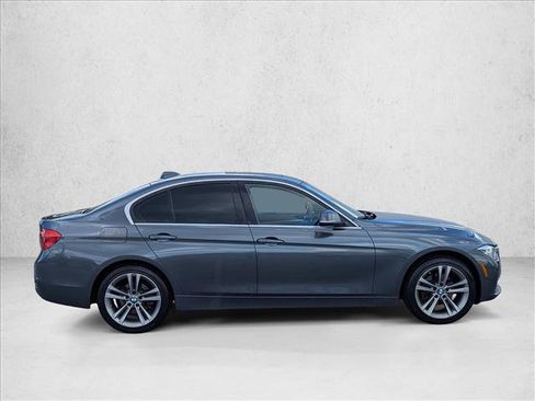 Used 2017 BMW 330i xDrive Sedan AWD/4WD image 4