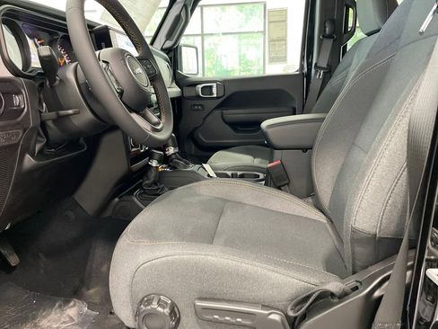 Used 2024 Jeep Gladiator Sport image 14