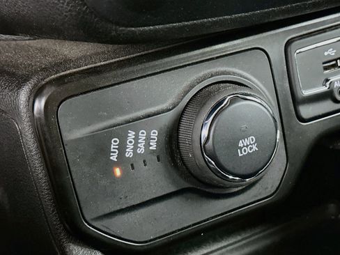 Used 2023 Jeep Renegade Latitude AWD/4WD image 26