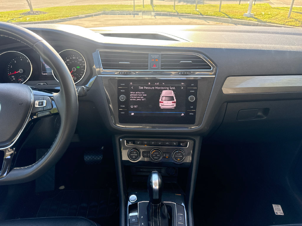 Used 2021 Volkswagen Tiguan SE FWD image 18