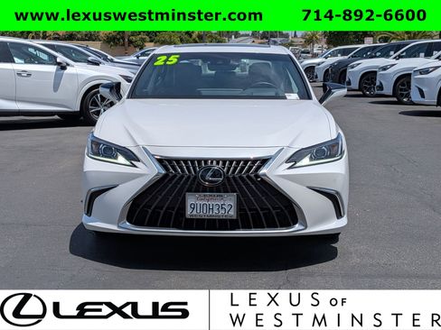 Used 2025 Lexus ES 300h w/ Premium Package FWD image 2