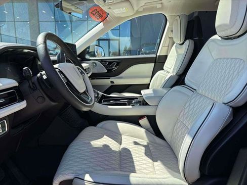 Used 2023 Lincoln Aviator Black Label AWD/4WD image 16