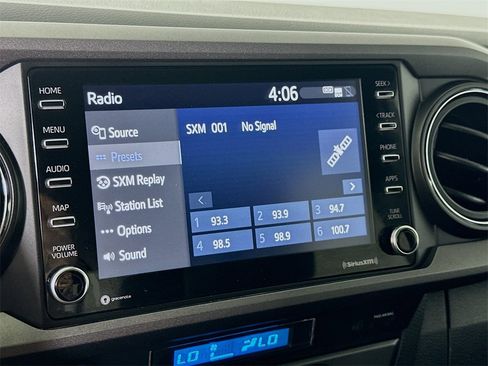 Used 2022 Toyota Tacoma TRD Off-Road image 29