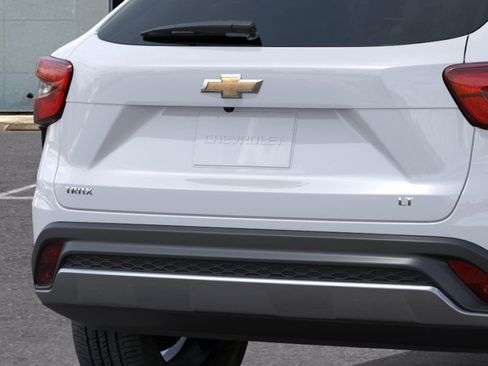New 2026 Chevrolet Trax LT w/ LT Convenience Package FWD image 14