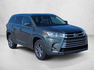 Used 2017 Toyota Highlander XLE video 2