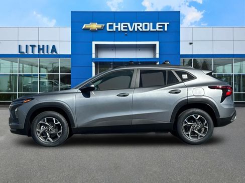 New 2026 Chevrolet Trax LT FWD image 5