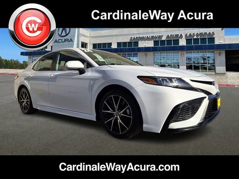 Used 2024 Toyota Camry SE image 1