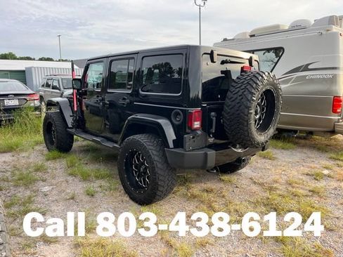 Used 2017 Jeep Wrangler Unlimited Sahara w/ Connectivity Group AWD/4WD image 3