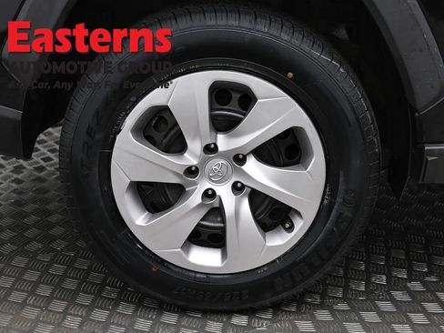 Used 2021 Toyota RAV4 LE image 29