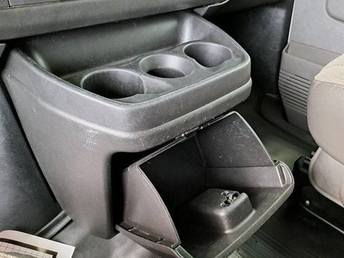 Used 2017 Chevrolet Express 2500 RWD image 18