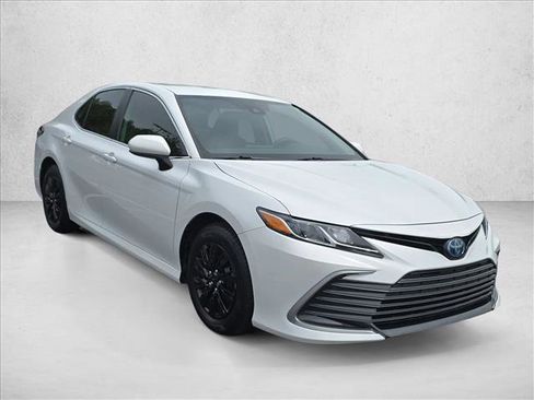 Used 2023 Toyota Camry LE FWD image 3