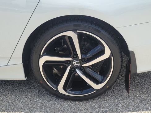 Used 2022 Honda Accord Sport image 10