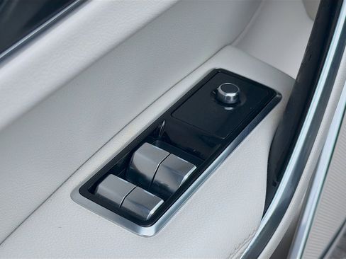 Used 2021 Jaguar F-PACE S image 21